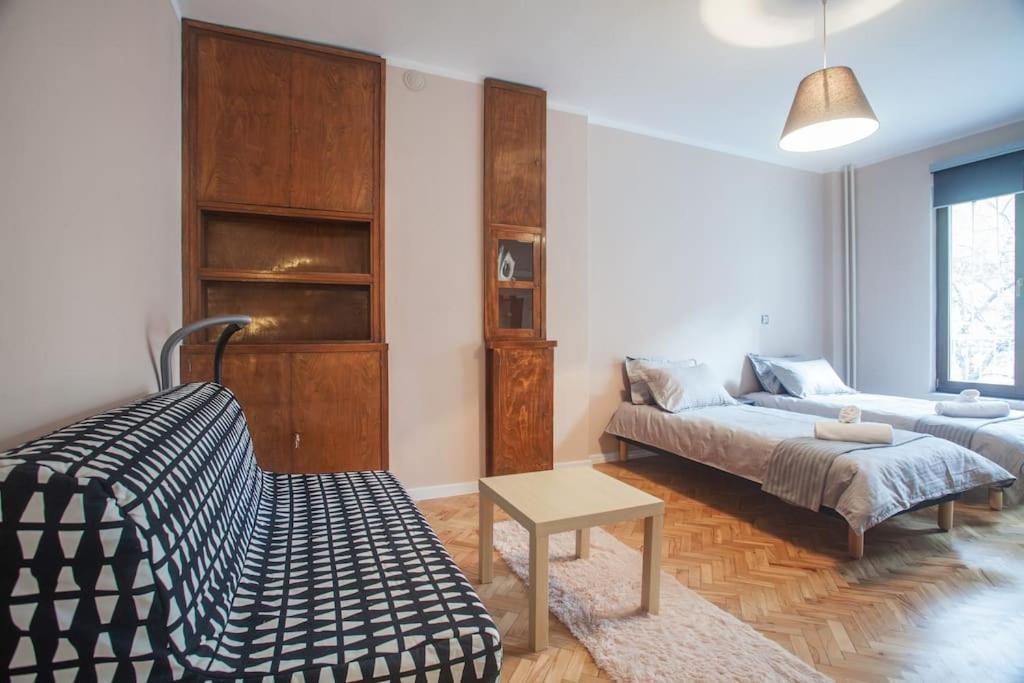 Apartment Center, Shishman Street Bijou