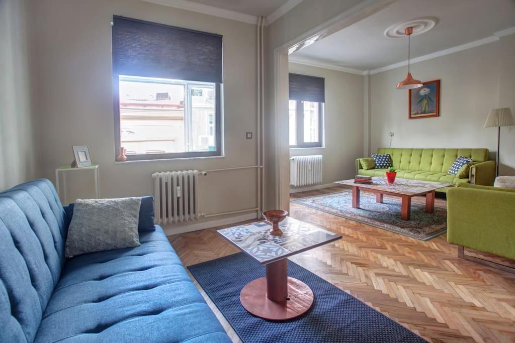 Center, Shishman Street Bijou Apartment *