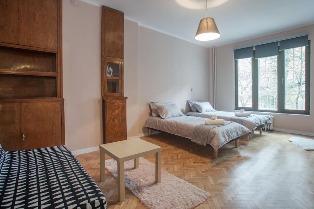 Center, Shishman Street Bijou Apartment
